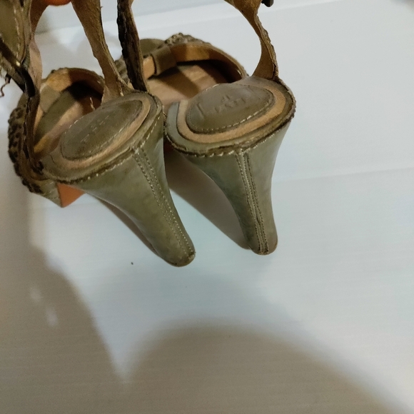 Frye Samantha Disc ankle Seam Peep Toe Heels Platform studded Sandals beige 7M - Picture 6 of 13